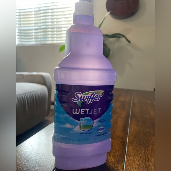 Swiffer WetJet Cleaning Solution (Fresh Scent; 42.2 Fl Oz) + (16ct) Mopping Pads - Picture 2 of 3